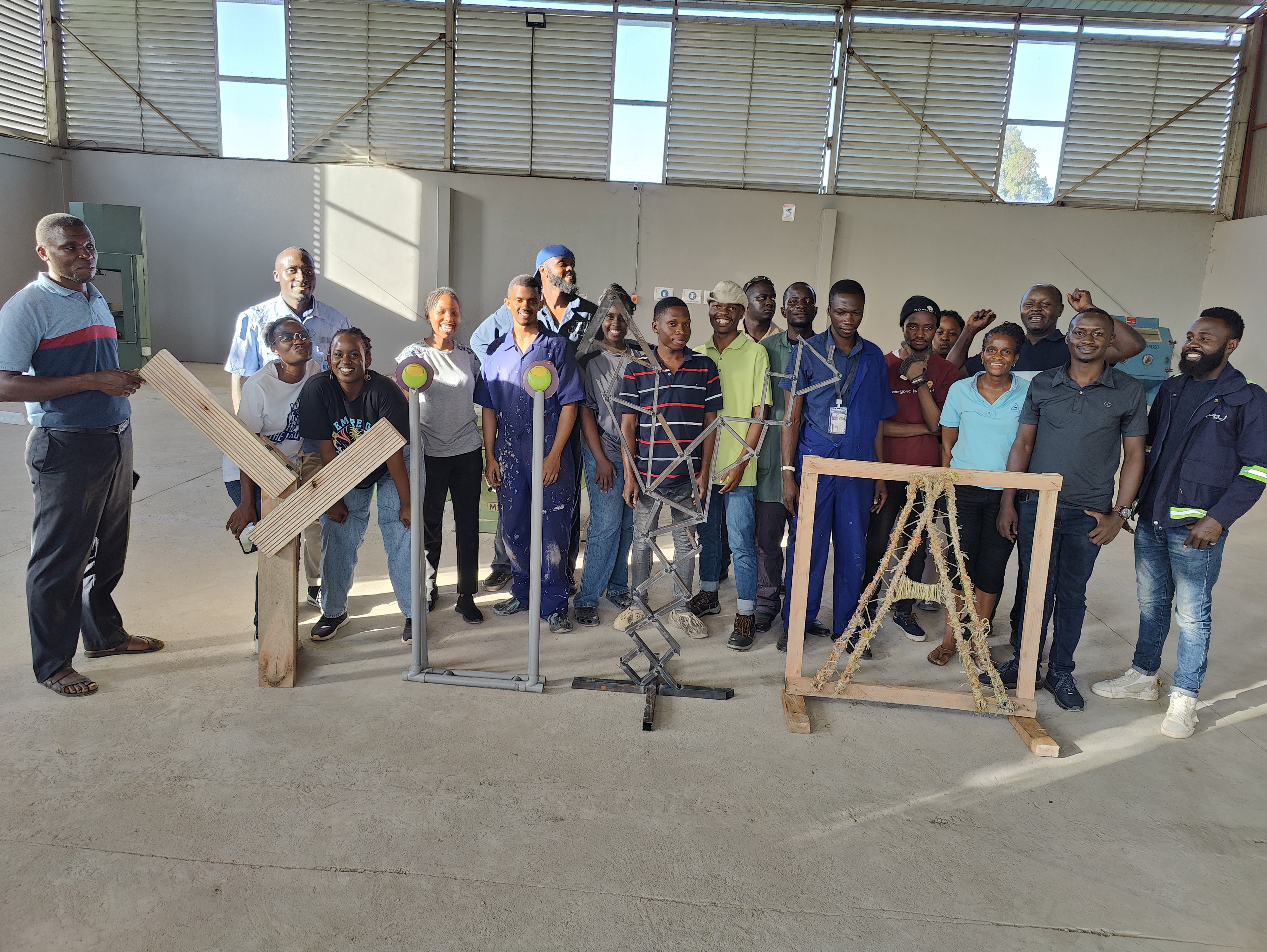 The composition of YiiYa in the work shop