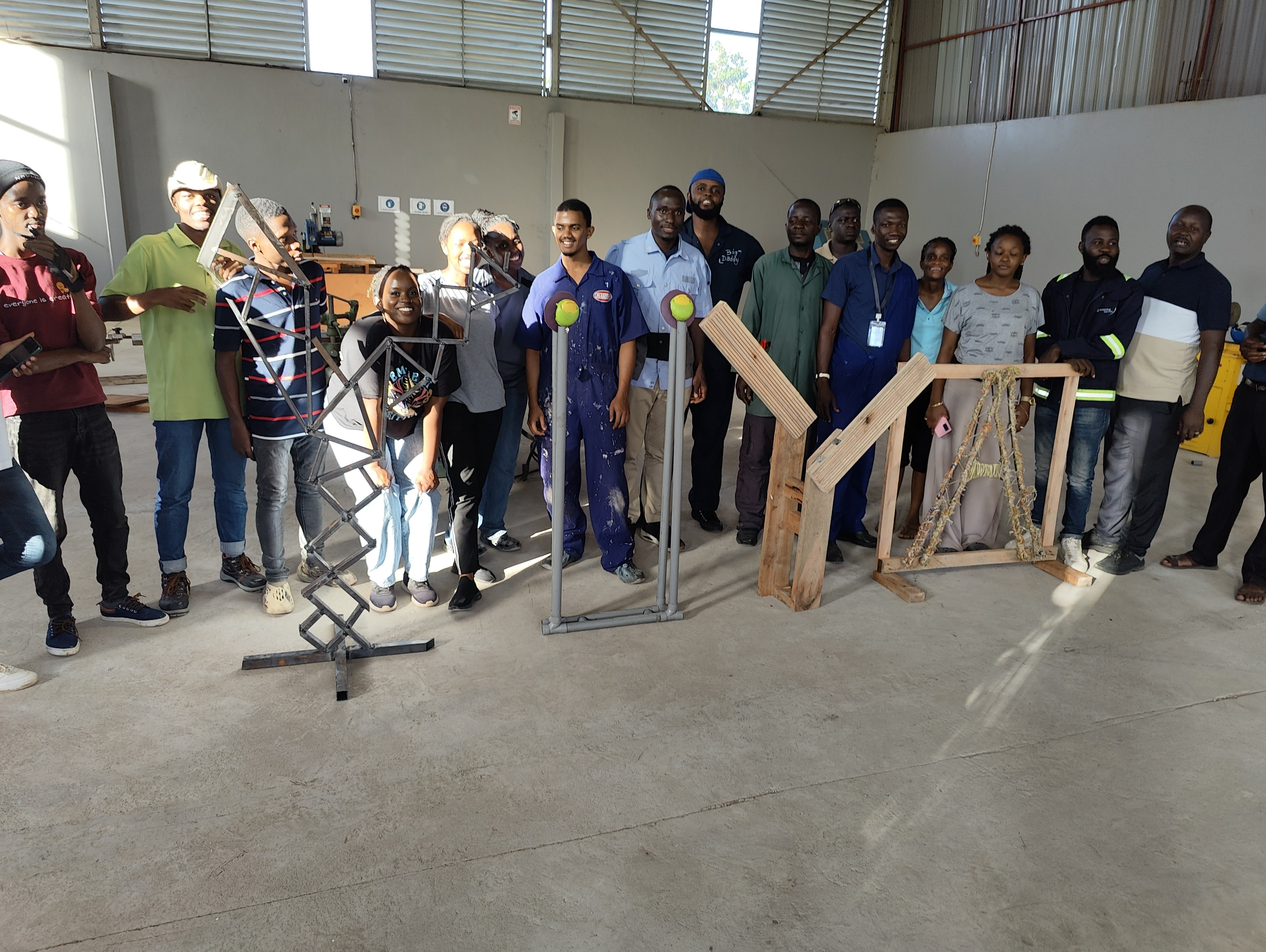 The composition of YiiYa in the work shop