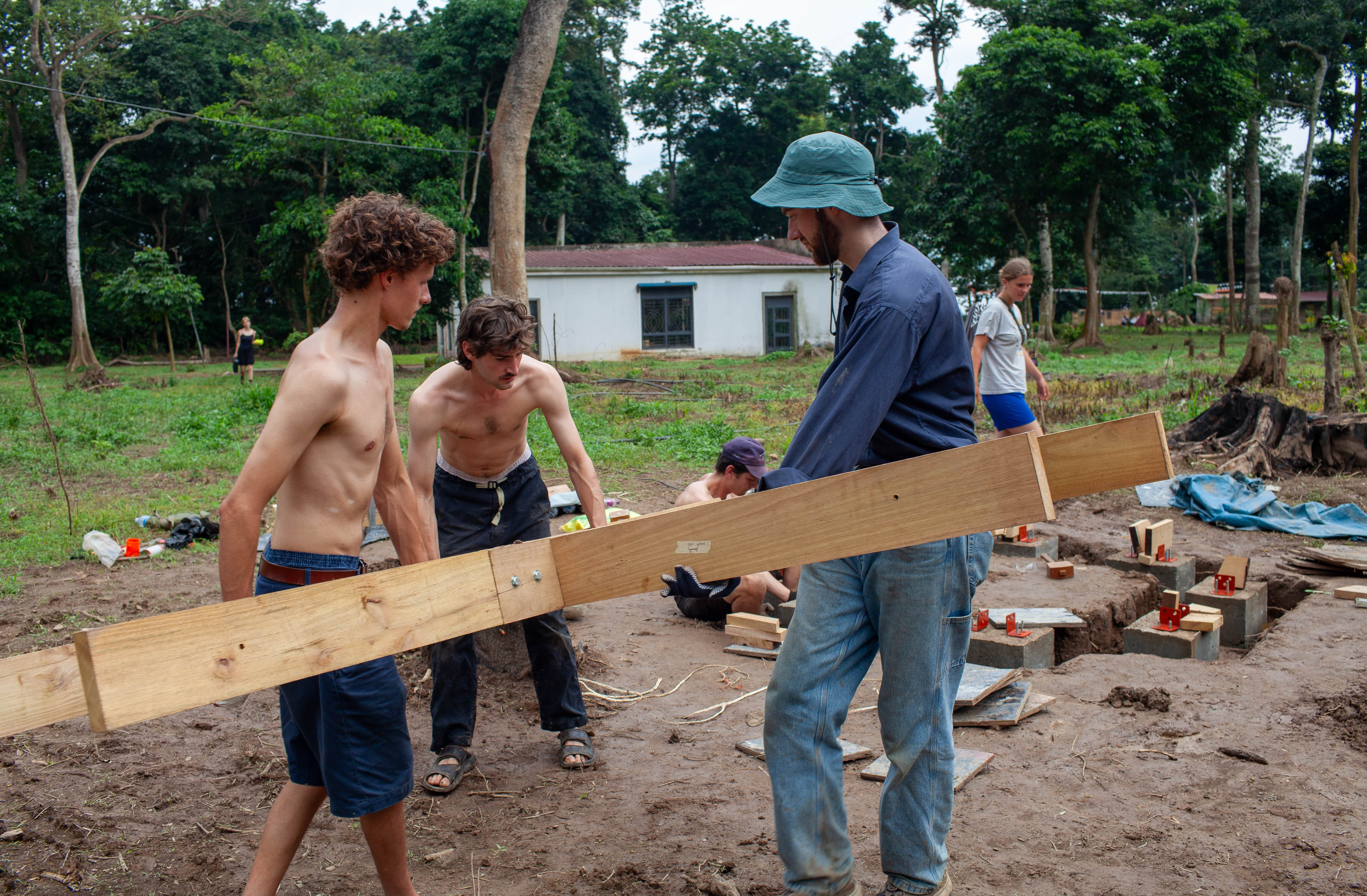 On-site at Lukunlu Island, the team begins the hard work of constructing the main pavilion, starting with the heavy wooden beams.